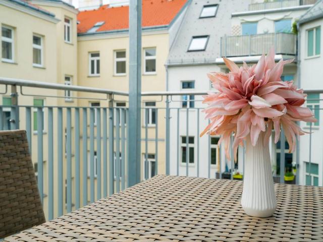 Modern Apartment near the Vienna Stadthalle with huge balcony, Vienna Amsterdam Apartments for Rent