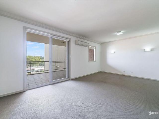 Modern Apartment Offering Comfort & Convenience