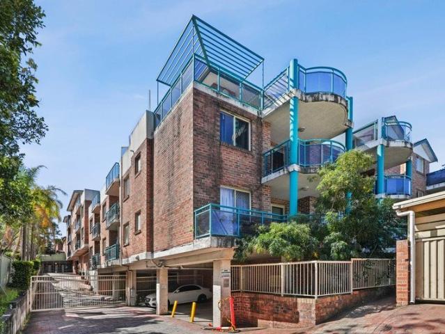 Modern Apartment Opposite Bankstown Central