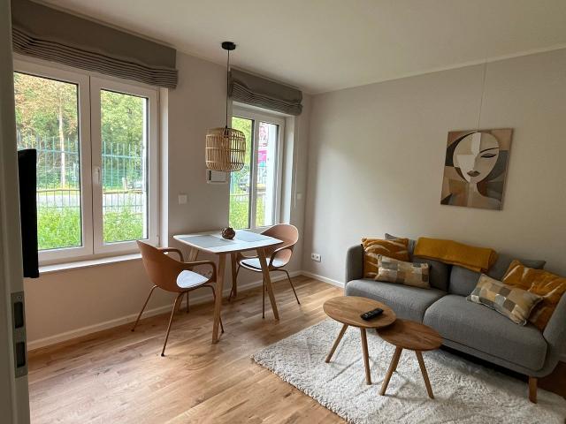 Modern Apartment Opposite Sanssouci Park – Sleeps 2 Adults Bedroom / Living Room / Study Room / Kitchen, Potsdam Amsterdam Apartments for Rent