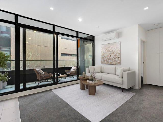 Modern Apartment Opposite Victoria Gardens Shopping Centre