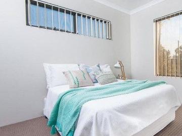 Modern apartment close to Belmont shopping centre