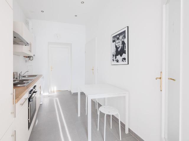 Modern Apartment close to Center Netflix 2Br, Vienna Amsterdam Apartments for Rent
