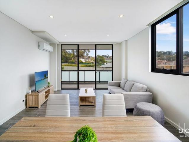 Modern apartment close to public transport!