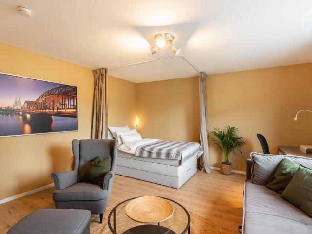 Modern apartment, freshly renovated with sunny balcony centrally located in Cologne Gremberg, Koln Amsterdam Apartments for Rent