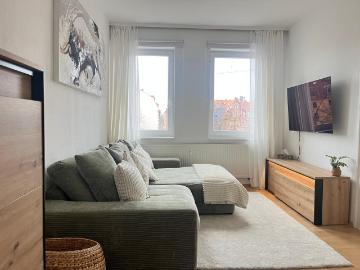 Modern Apartment | High Sealing | 5min to Castle