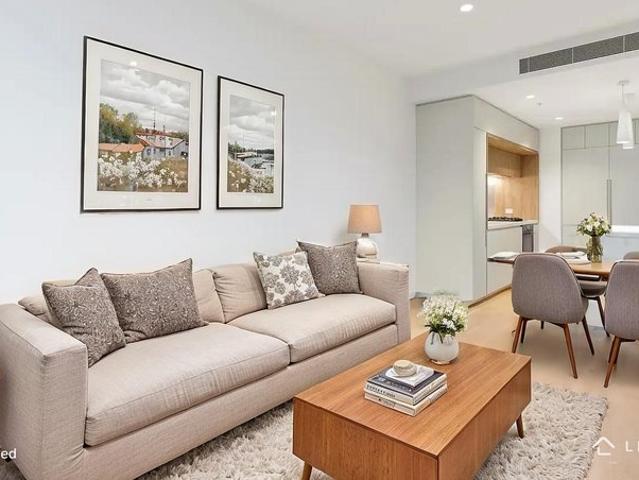 Modern Apartment in Melbourne CBD with Heated Pool, Sauna and City Views