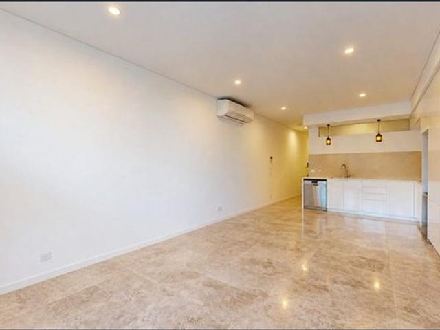 Modern Apartment in a Convenient Riverside Location!