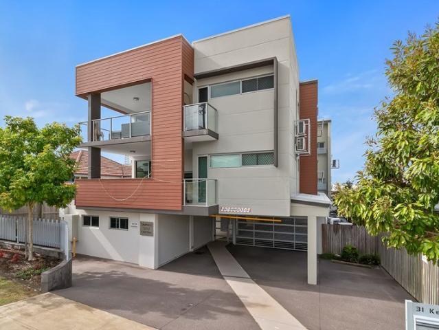Modern apartment in a secure complex!