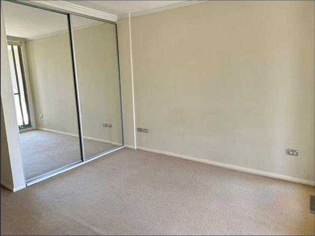 Modern Apartment in a Peaceful Roseville Setting | Walk to Station