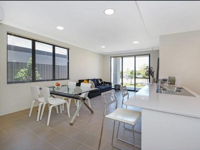 Modern Apartment in a Prime Ellenbrook Location