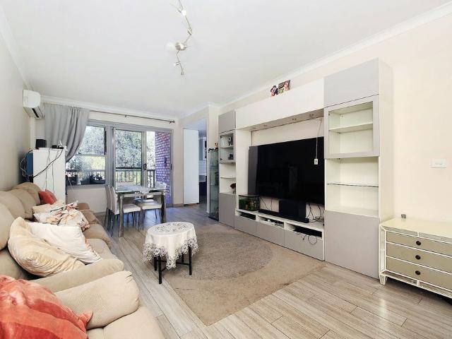 Modern Apartment In Prime Bexley Location with Lock Up Garage