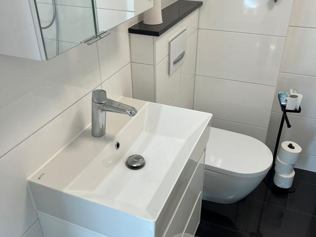 Modern Apartment in Duisburg with Balcony, Air Conditioning, and Green View – Fully Renovated in 2023, Duisburg Amsterdam Apartments for Rent