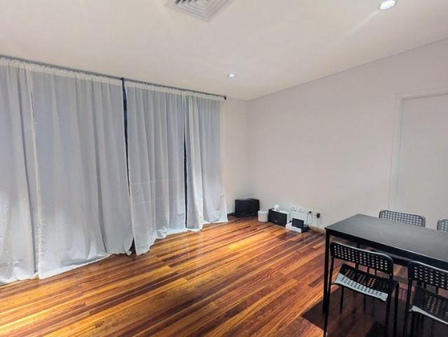 Modern Apartment in Excellent Locale. Fantastic surrounding views! Right in the CBD