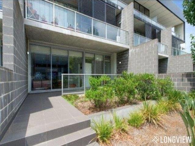 Modern apartment in GW school zone STSA