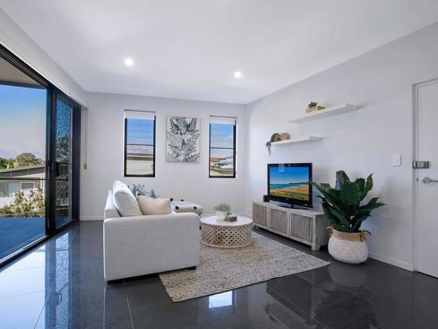 Modern Apartment in great Carina Location!
