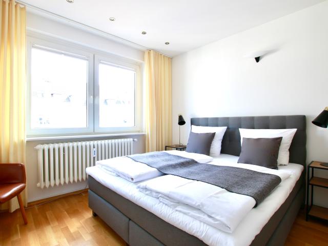 Quiet and spacious 1 bedroom apartment right next to Friesenplatz