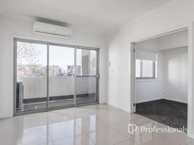 Modern Apartment in Prime Mawson Lakes Location