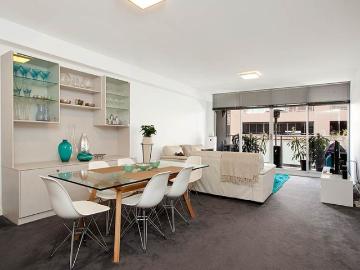 Modern Apartment in Prime Bayside Location