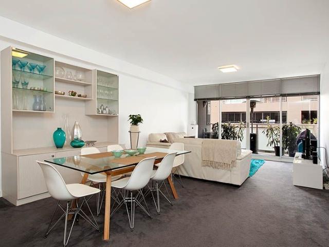 Modern Apartment in Prime Bayside Location