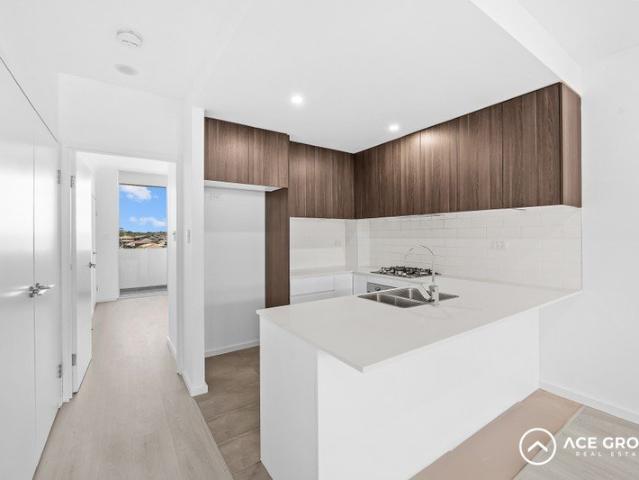 Modern Apartment in Prime Location Walk to Shops & Station