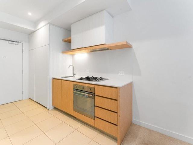 Modern Apartment in Prime Location! Walking Distance to Monash University