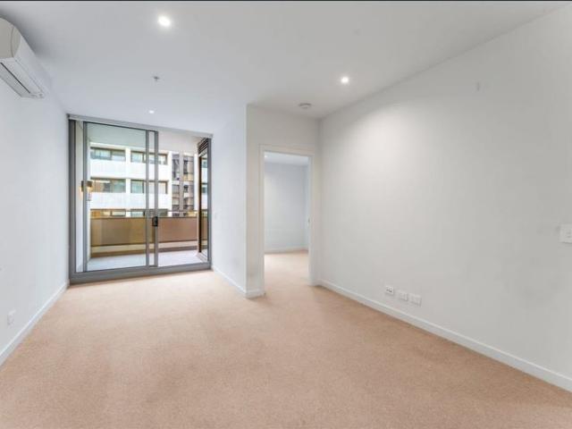 Modern Apartment in Prime Location! Walking Distance to Monash University