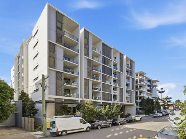 Modern Apartment in Prime West End Location