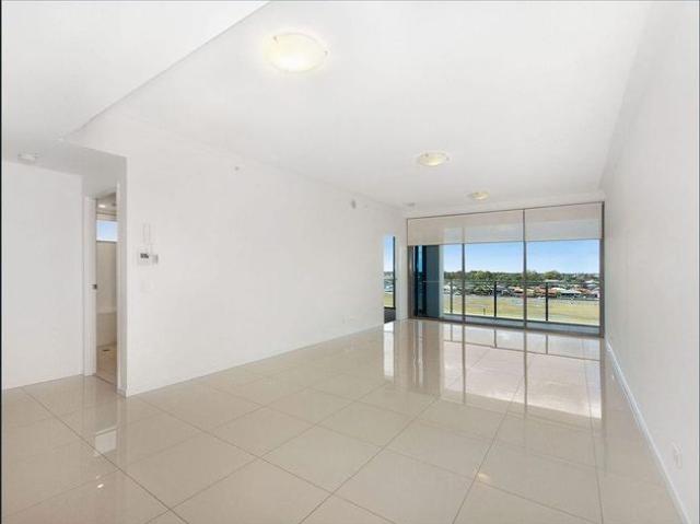 Modern Apartment in the Heart of Biggera Waters