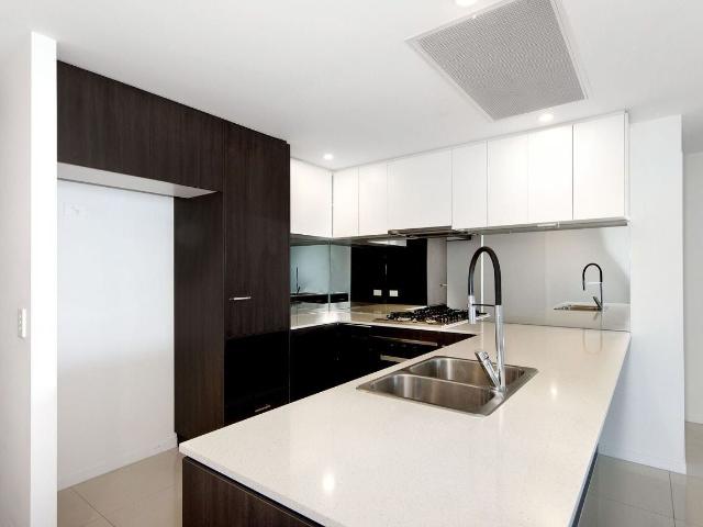 Modern Apartment in the Heart of Biggera Waters