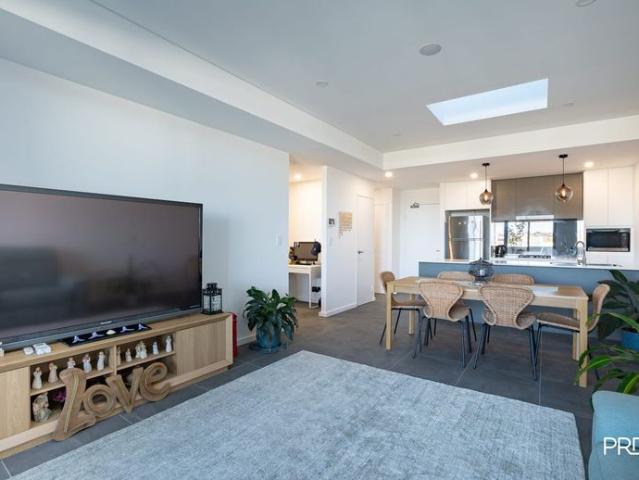 Modern Apartment in the Heart of Glenmore Village