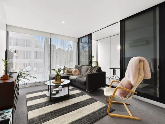 MODERN APARTMENT IN THE HEART OF HAWTHORN