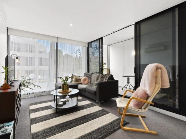 MODERN APARTMENT IN THE HEART OF HAWTHORN