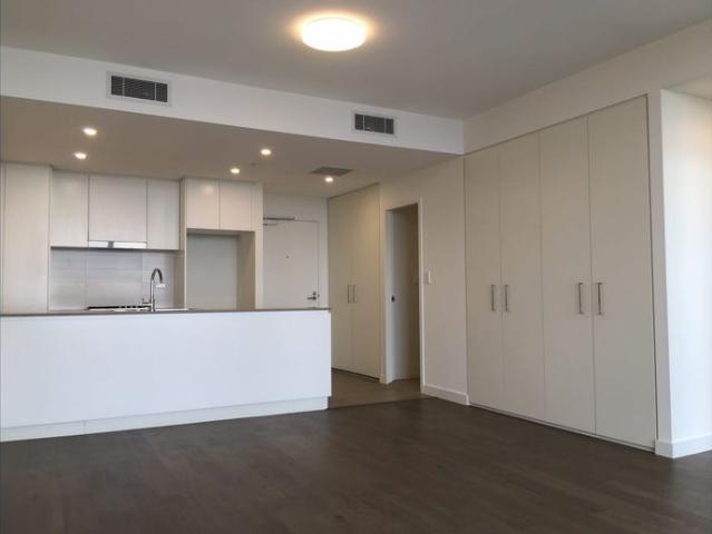Modern Apartment in the heart of Hurstville with brilliant city view!