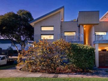 Modern Apartment in the Heart of Lynbrook