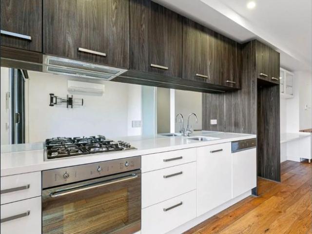 Modern Apartment in the Heart of Spotswood Village