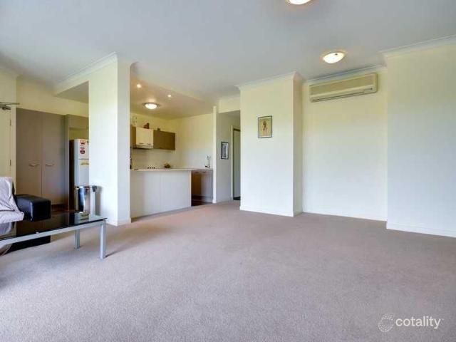 Modern Apartment in the Highly Sought After Lakewood Reserve