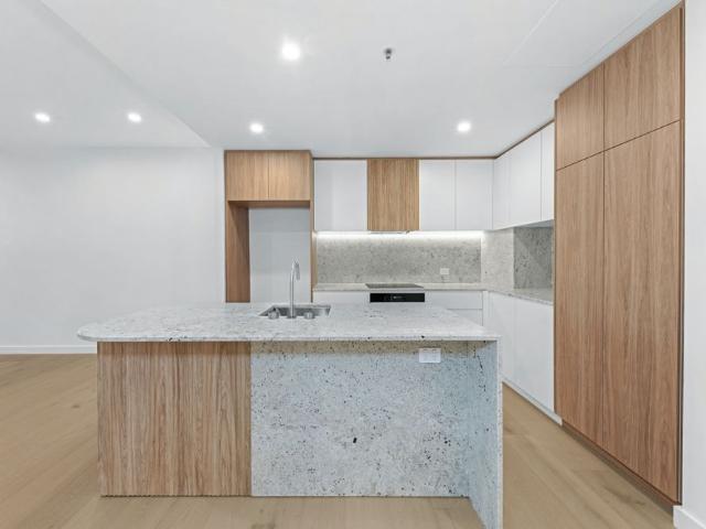 Modern Apartment in Vibrant Parkes Hub