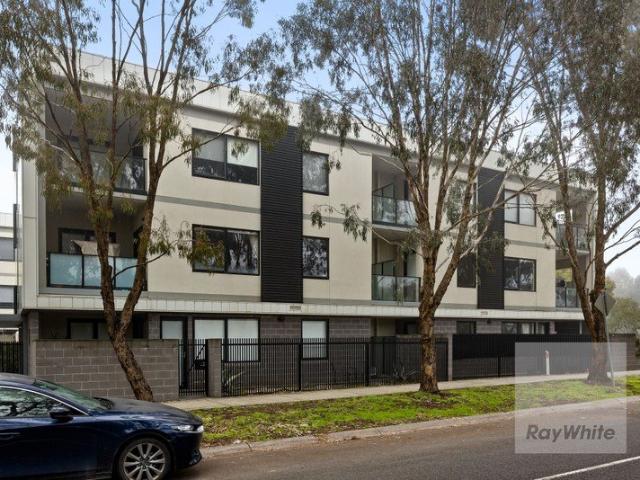 Modern Apartment Living with Lake Views in the Heart of Bundoora!