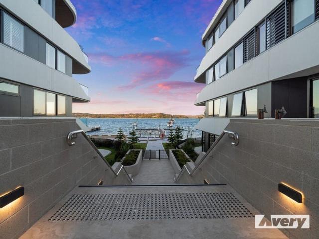 Modern Apartment Living with Stunning Lake Views