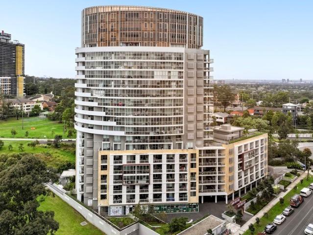 Modern Apartment Living With Sydney City Skyline Views