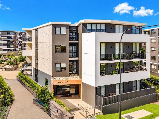 Modern Apartment Living Ground Floor plus Study