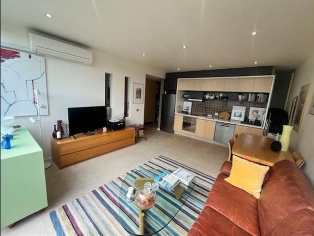 Modern Apartment Living in the Heart of North Melbourne!