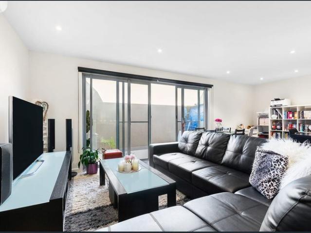Modern Apartment Living in a Convenient Oakleigh Location