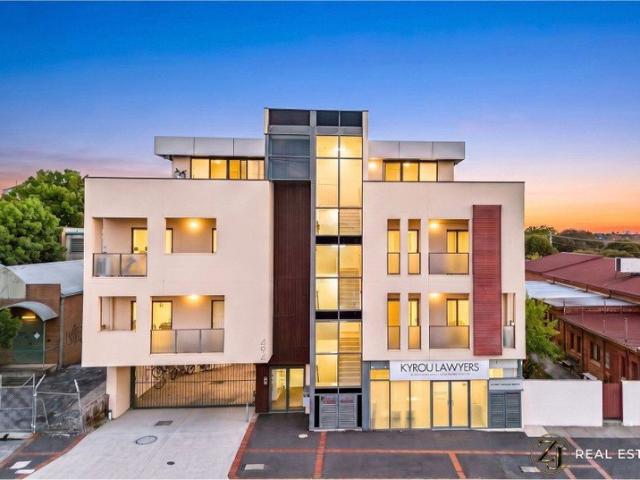 Modern Apartment Living in a Convenient Ormond Location