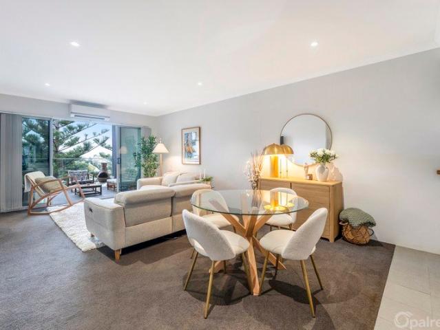 Prime beachfront apartment located in the beautiful Secret Harbour