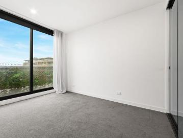 Modern apartment living in prime Maribyrnong location