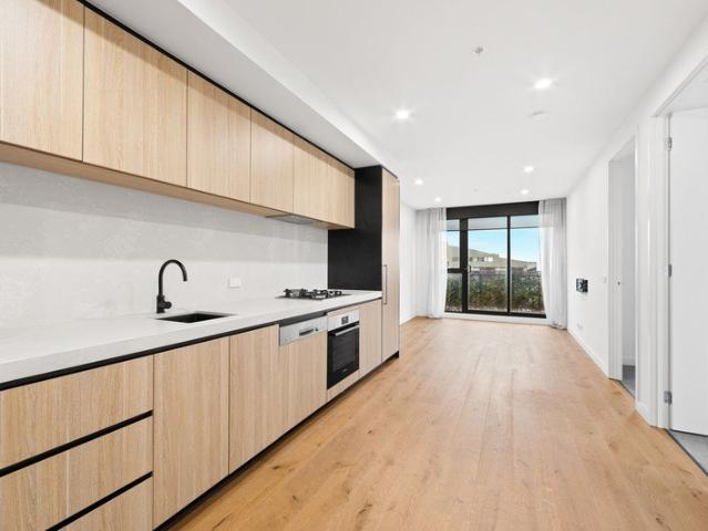 Modern apartment living in prime Maribyrnong location