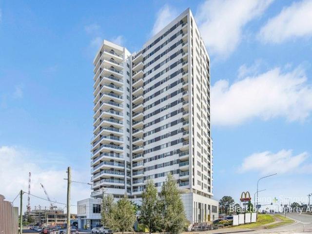 LARGE 3 BEDROOM APARTMENT