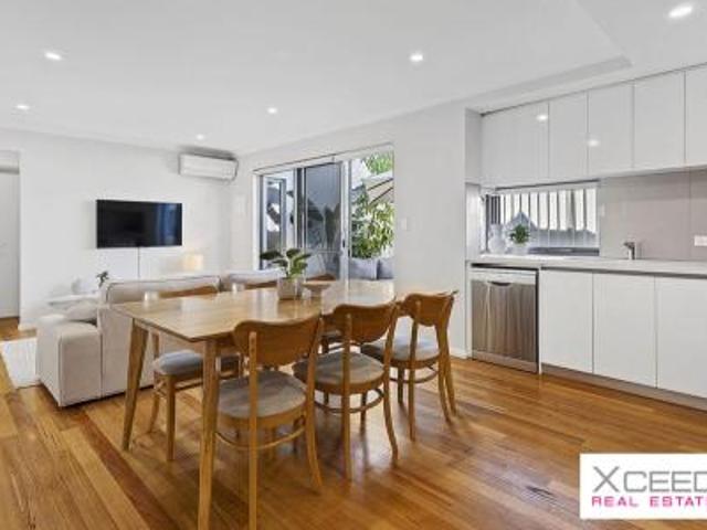 Modern Apartment Living Opposite Millet Park